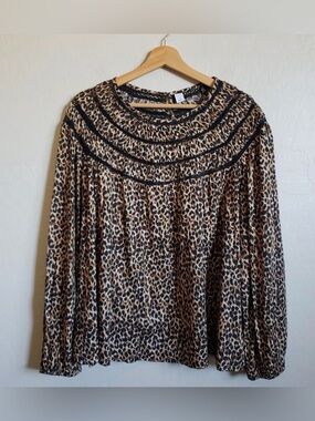Old Navy animal print long-sleeve blouse size medium